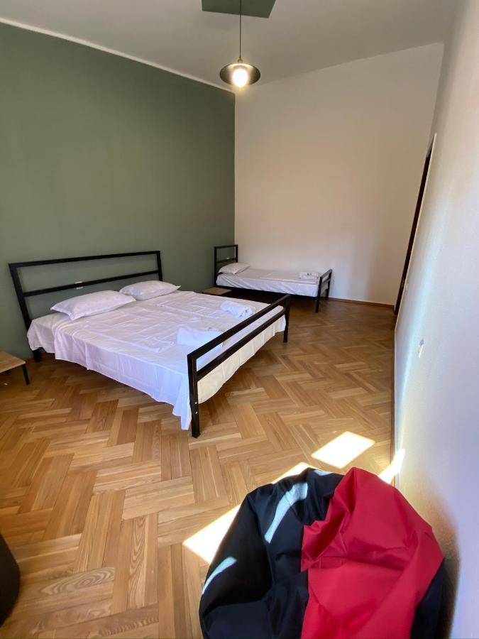 Red Door Apartment Tbilisi Exterior photo