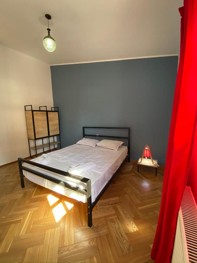 Red Door Apartment Tbilisi Exterior photo