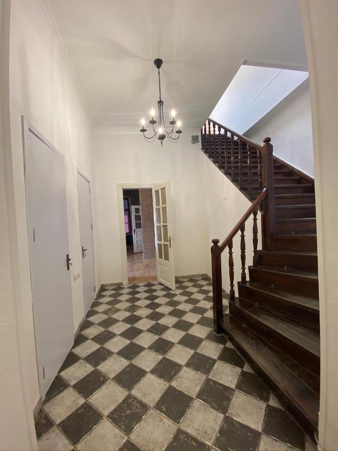 Red Door Apartment Tbilisi Exterior photo