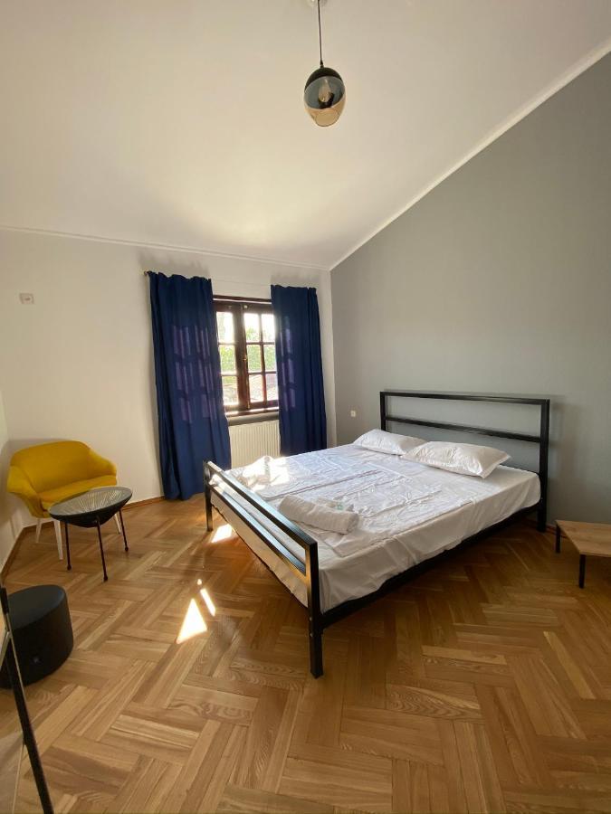 Red Door Apartment Tbilisi Exterior photo