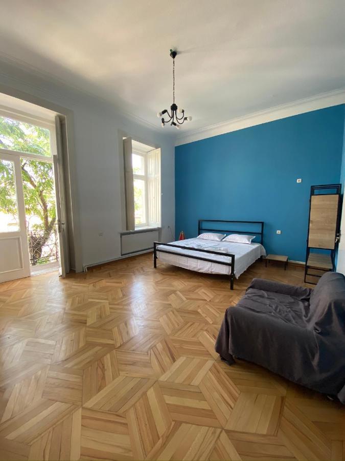 Red Door Apartment Tbilisi Exterior photo