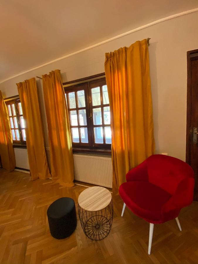 Red Door Apartment Tbilisi Exterior photo
