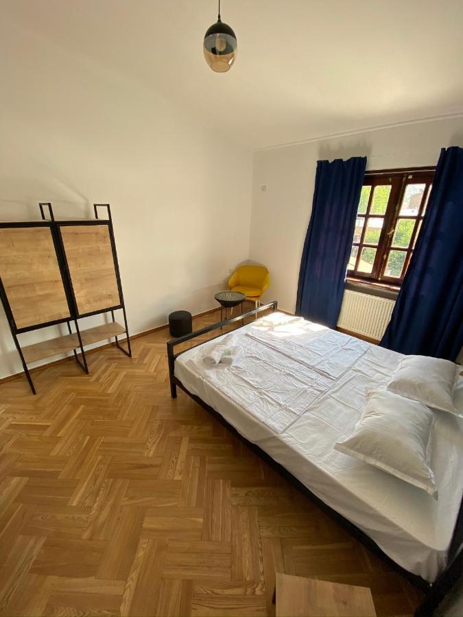 Red Door Apartment Tbilisi Exterior photo