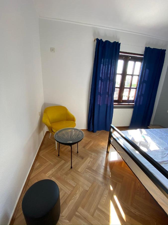 Red Door Apartment Tbilisi Exterior photo