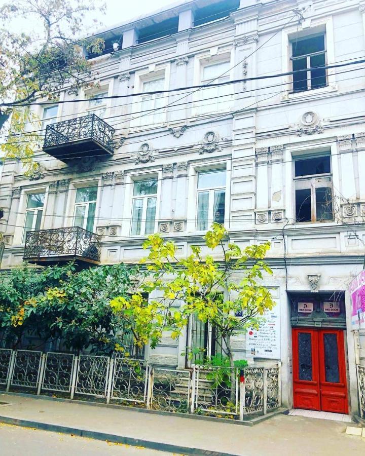 Red Door Apartment Tbilisi Exterior photo